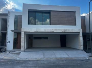 b826532b379358710f91ea145f26738df00ccde36662fd0cf6f338e4f905be76 · Casa en Venta en Carretera Nacional en Fraccionamiento Los Nogales