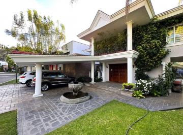 Casa de 4 habitaciones, Zapopan · Casa en Venta en Lomas del Valle