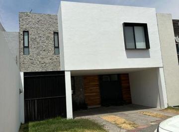 Casa de 3 habitaciones, Zapopan · Casa en Renta en Solares