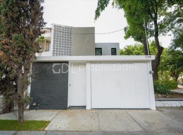 8ef485cb198369f4f437d5e2733637300d04a37c5c5f080377e7962e5debf50f · El Manantial Casa Recién Remodelada en Venta