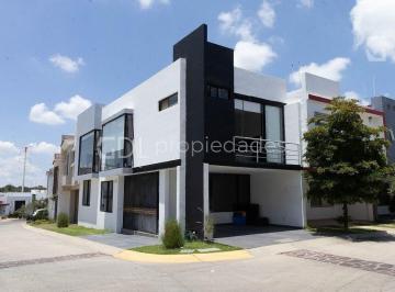 da9674b76997d9daec42c46bcf42ea7c52edc0ecddb049c686f8b534f6bd55cf · Altavista Bosques Casa en Esquina con Excedente