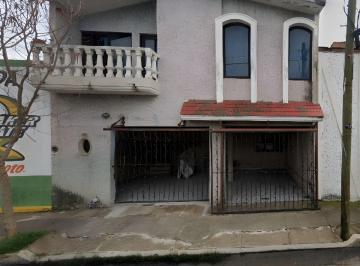 Casa de 4 habitaciones, Irapuato · Casa en Venta en Los Reyes, Irapuato, Guanajuato.