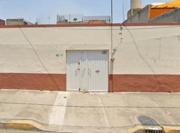 Casa de 4 habitaciones, Venustiano Carranza · Casa en Venta en Calle 11 #42