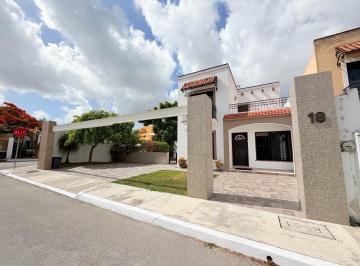 Casa · 300m² · 4 Recámaras · 3 Estacionamientos · Casa en Venta en Santa Fe
