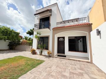 Casa · 300m² · 4 Recámaras · 3 Estacionamientos · Casa en Venta en Santa Fe