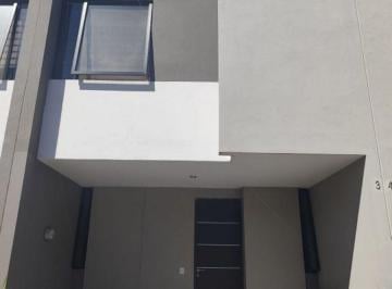 Casa de 3 habitaciones, Zapopan · Casa 3 Pisos, con Roof Garden y Terraza Trasera, Casa en Renta en Accanta