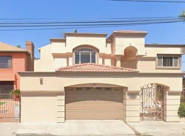 Casa de 5 habitaciones, Tijuana · Hermosa Casa en Venta en Otay Constituyentes, Tijuana, Baja California