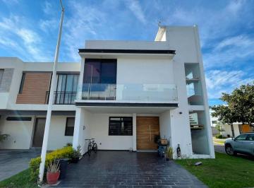 Casa de 2 habitaciones, Zapopan · Casa en Venta en Residencial Campestre - Seneca 84