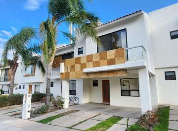 Casa · 163m² · 3 Recámaras · 2 Estacionamientos · Casa en Venta en Condominio de Valle Juriquilla, Querétaro, Qro.