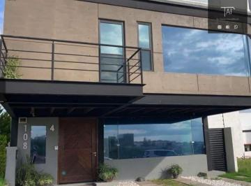 Casa en condominio · 332m² · 5 Recámaras · 3 Estacionamientos · Casa en Condominio en Fraccionamiento Real del Bosque