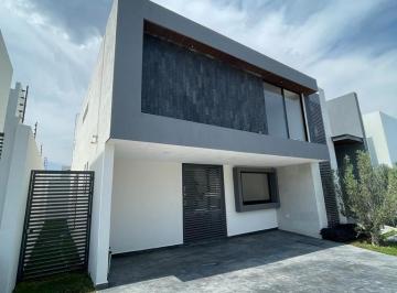 Casa · 319m² · 3 Recámaras · 2 Estacionamientos · Casa Como Nueva en Lomas del Molino III | Doble Altura, Jardín y Estudio