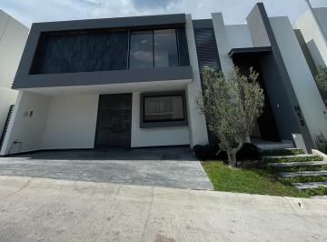 Casa · 319m² · 3 Recámaras · 2 Estacionamientos · Casa Como Nueva en Lomas del Molino III | Doble Altura, Jardín y Estudio