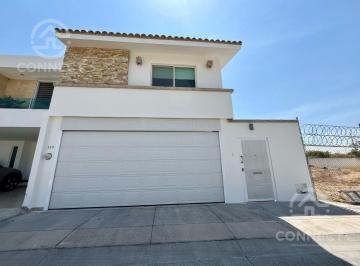 Casa · 234m² · 3 Recámaras · 2 Estacionamientos · Casa Amueblada en Renta, Lomas del Refugio, Zona Norte, León Gto
