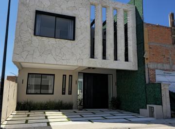 Casa · 3 Recámaras · 2 Estacionamientos · Casa Nueva de Autor en Mirador del Campanario en Venta