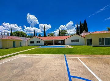 Casa · 4 Recámaras · 4 Estacionamientos · Hermosa Casa Amueblada en Renta en La Florida