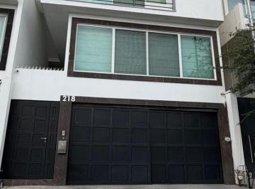 Casa · 318m² · 3 Recámaras · 2 Estacionamientos · Venta de Casa en Cima del Bosque (Cumbres Elite)