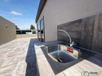 Casa · 280m² · 4 Recámaras · 2 Estacionamientos · Casa en Venta en Fraccionamiento Arboreto con Recámara en Planta Baja
