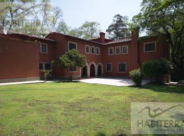 Casa · 800m² · 4 Recámaras · 4 Estacionamientos · Renta Excelente Casa en Lomas de Chapultepec