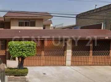 Casa · 140m² · 4 Recámaras · 2 Estacionamientos · Casa en Venta en Juventino Rosas, Iztacalco, Cdmx