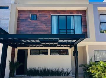Casa en condominio · 138m² · 3 Recámaras · 2 Estacionamientos · Hermosa Casa en Venta en Residencial Arbolada
