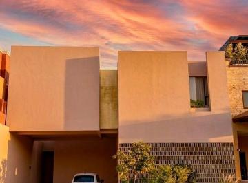Casa · 215m² · 3 Recámaras · Venta Casa en "Las Ventanas Golf" Sma