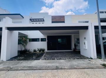 Casa en condominio · 256m² · 4 Recámaras · 3 Estacionamientos · Casa en Venta en Residencial Aqua