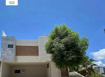 Casa · 347m² · 3 Recámaras · 3 Estacionamientos · Casa en Venta Residencial Monterra, San Luis Potosi