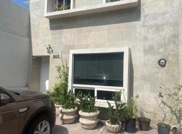 Casa · 250m² · 3 Recámaras · 2 Estacionamientos · Casa en Renta en San Pedro, Bosques del Valle