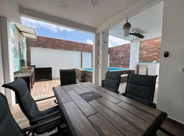 Casa · 300m² · 4 Recámaras · 2 Estacionamientos · Hermosa Casa en Renta en Santa Fe