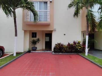 Casa · 145m² · 3 Recámaras · 2 Estacionamientos · Casa en Renta Residencial Terrarium Av 135 Zona Sur Cancun