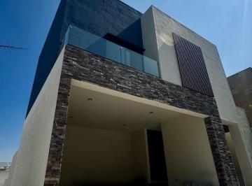 Casa · 315m² · 3 Recámaras · 2 Estacionamientos · Casa en Venta