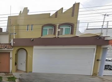 Casa de 3 habitaciones, Morelia · Casa en Venta en Jardines de Torremolinos, Morelia, Michoacan.