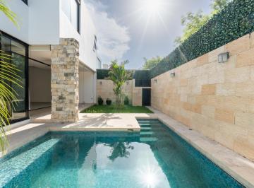 Casa en condominio · 340m² · 4 Recámaras · 3 Estacionamientos · Casa en Venta y Renta en Temozón, Mérida