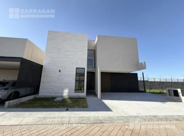 Casa · 362m² · 3 Recámaras · 3 Estacionamientos · Casa en Venta en Lomas del Campanario Norte – Exclusividad, Confort y Estilo en Tres Niveles