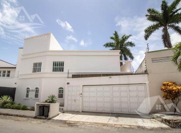 Casa · 330m² · 4 Recámaras · 2 Estacionamientos · Casa en Venta en Alamos 1 Cancun