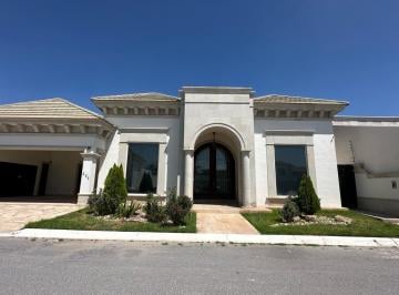 Casa · 472m² · 3 Recámaras · 3 Estacionamientos · Casa en Venta Residencial Villas de San Miguel