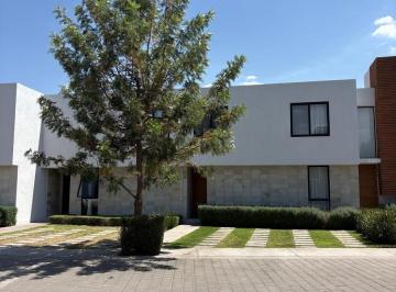 Casa en condominio · 2 Recámaras · 2 Estacionamientos · Casa Amueblada en Altos Juriquilla