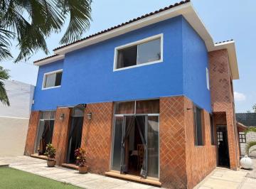 Casa · 324m² · 5 Recámaras · 4 Estacionamientos · Casa en Fraccionamiento Junto Al Río
