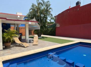 Casa · 324m² · 5 Recámaras · 4 Estacionamientos · Casa en Fraccionamiento Junto Al Río