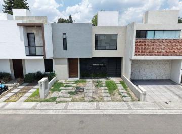 6e8ddd3f529f12f879e0324a7408d116069d4d9df5681c2bfca7a9ac9025b5fb · Casa en Venta en Villas del Roble, Corregidora, Querétaro
