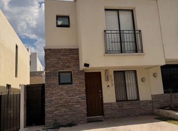 28bbe3051ca6fba3b725f1f8d905896ca3741163f6b3ad1cc4c353b2bb858a5a · Casa en Renta en Capital Sur, Querétaro, Acabados Modernos
