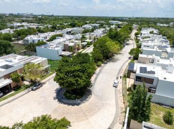 Casa en condominio · 340m² · 4 Recámaras · 3 Estacionamientos · House For Sale or Rent in Temozon, Merida