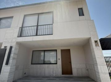 Casa de 3 habitaciones, León · Casa en Venta en Privanzas Residencial con 3 Habitaciones, Ubicado a un Costado de Colegio Subire