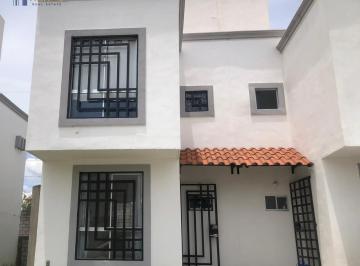 Casa · 70m² · 1 Estacionamiento · Casa en Renta Hacienda del Bosque, Corregidora