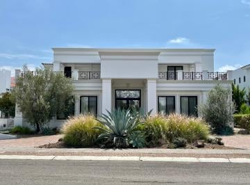 Casa de 4 habitaciones, Querétaro · Venta - El Campanario - Casa Golondrinas