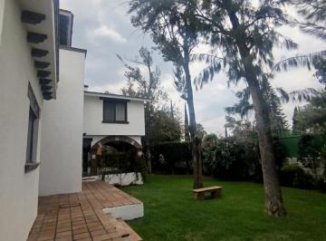 Casa · 500m² · 4 Recámaras · 3 Estacionamientos · 5 Recamaras Amplio Jardin, Estudio, Cuarto Empleada