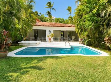 Casa · 129m² · 4 Recámaras · 2 Estacionamientos · Casa con Alberca Privada en Villas Princess, Acapulco