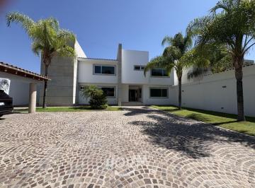 Casa · 500m² · 5 Recámaras · 5 Estacionamientos · Casa en Lomas de Juriquilla con 5 Recámaras, Id:.