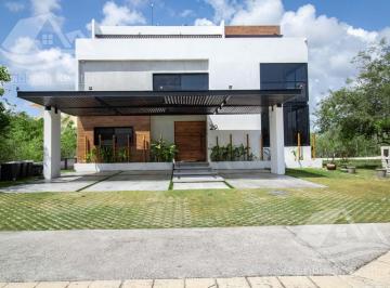 Casa · 499m² · 4 Recámaras · 3 Estacionamientos · Casa en Venta en Country Club Cancun