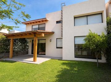 Casa · 320m² · 3 Recámaras · 3 Estacionamientos · Casa en Venta Balvanera, Querétaro Excelente Oportunidad